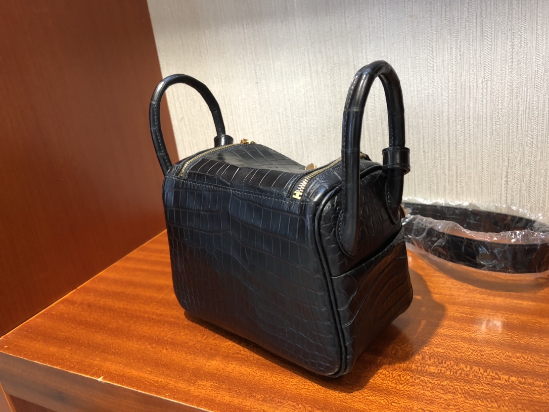 에르메스 미니 린디백 블랙 금장 악어가죽